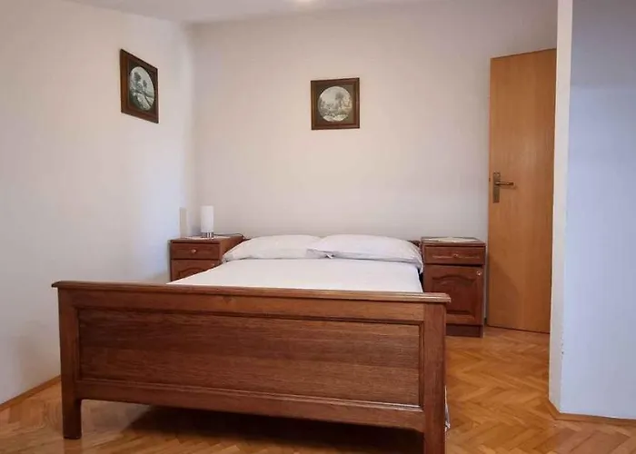 In With Two-bedrooms 3 *